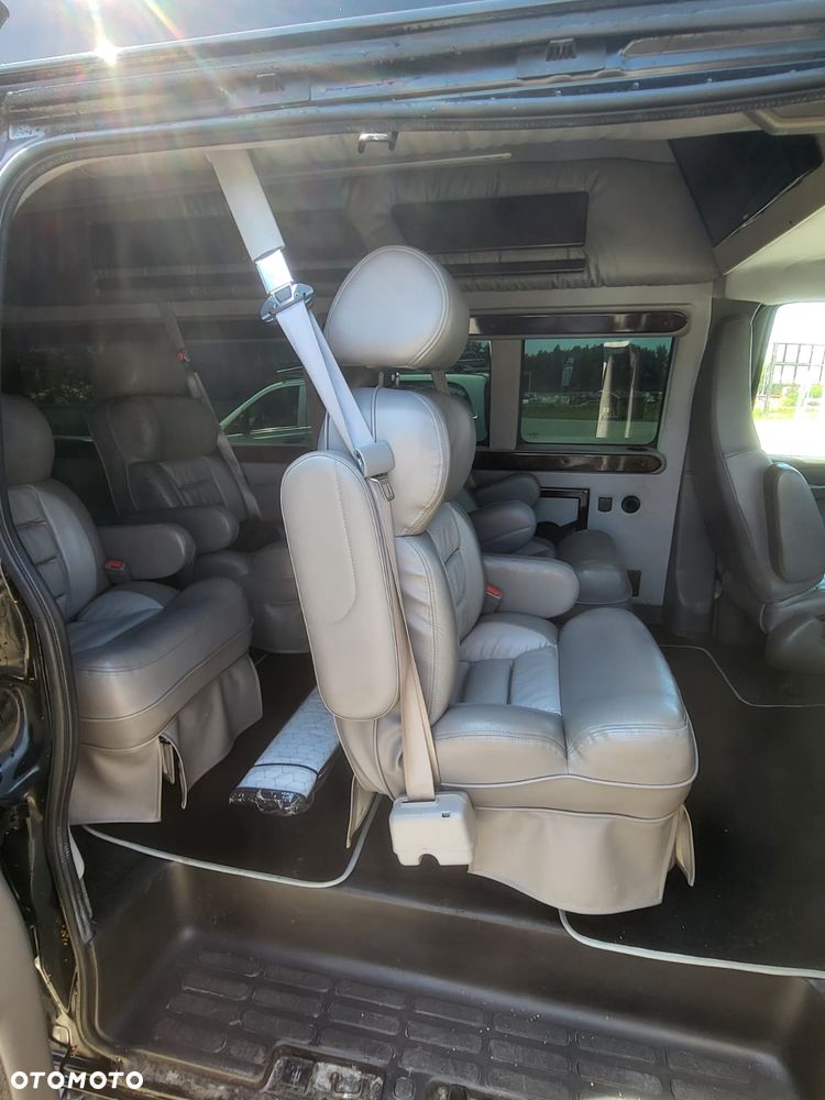 Chevrolet Express - 12