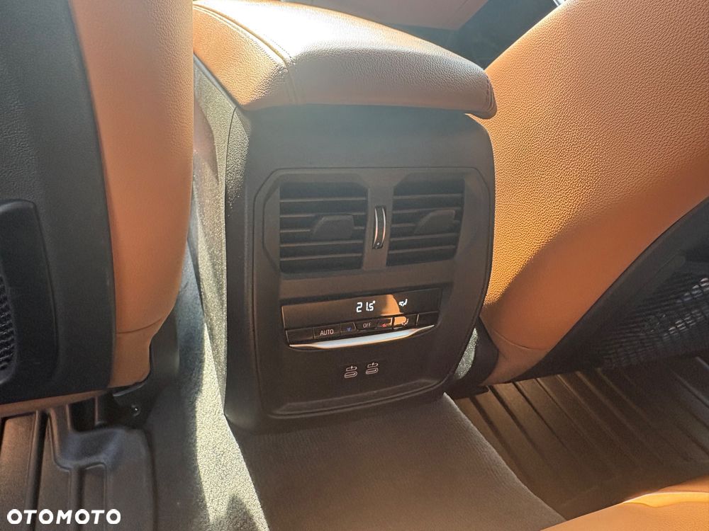 BMW Seria 3 320d xDrive - 9