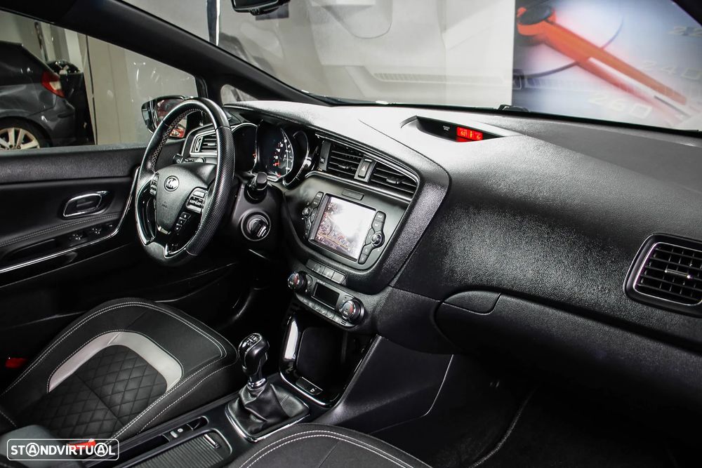 Kia Ceed 1.6 CRDi GT Line - 28