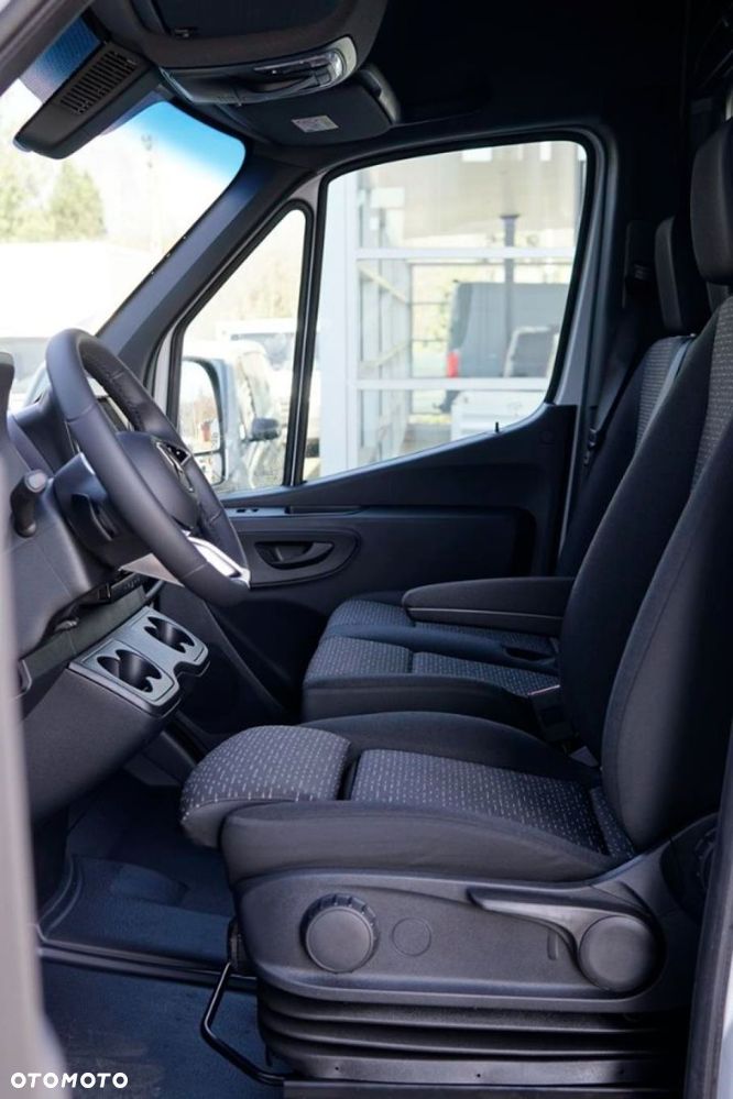Mercedes-Benz Sprinter - 10