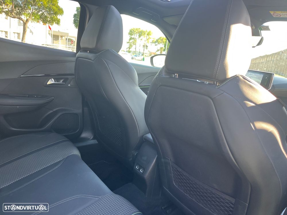 Peugeot 2008 1.2 PureTech GT EAT8 - 15