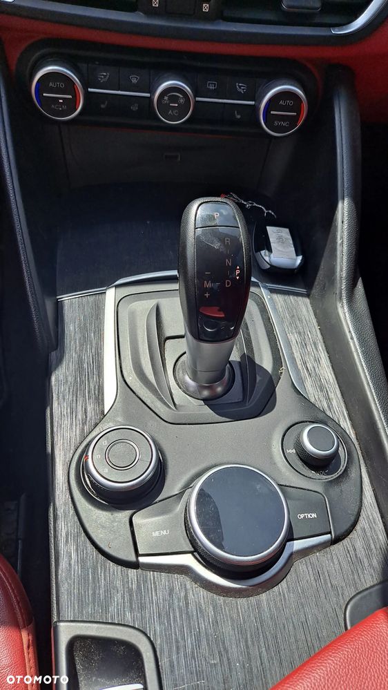 Alfa Romeo Giulia 2.0 Turbo 16V AT8 Veloce Ti - 18