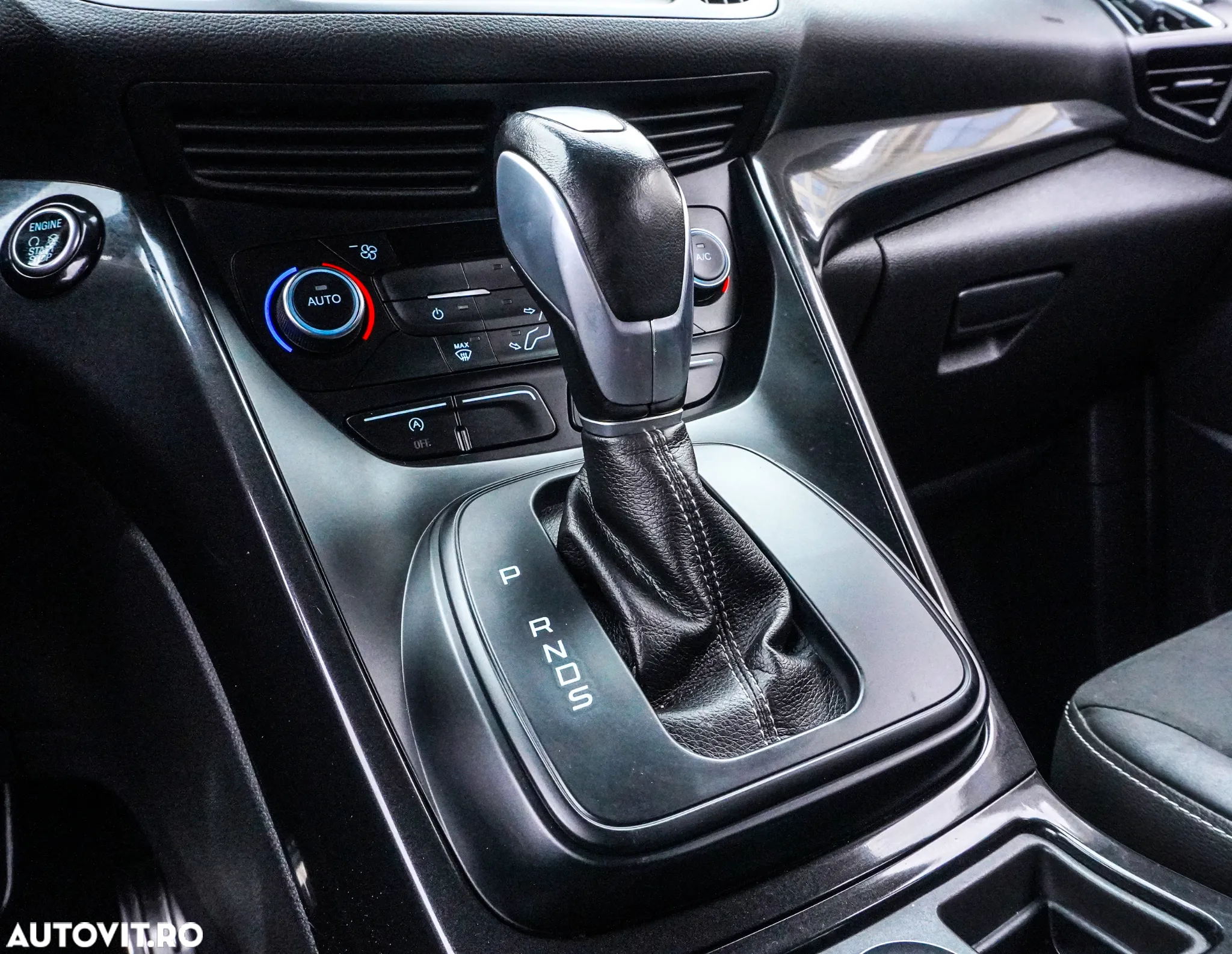 Ford Kuga 2.0 TDCi 4WD Powershift ST-Line - 23