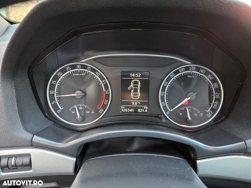 Skoda Octavia Combi 2.0 TDI DPF RS - 21