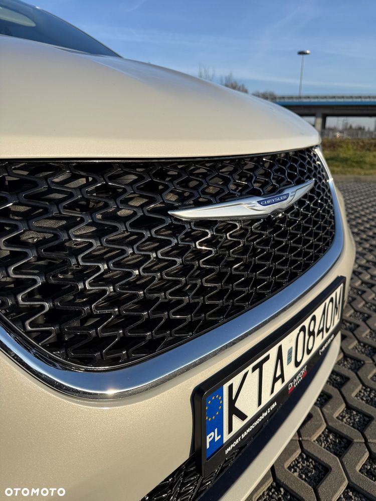 Chrysler Pacifica - 8