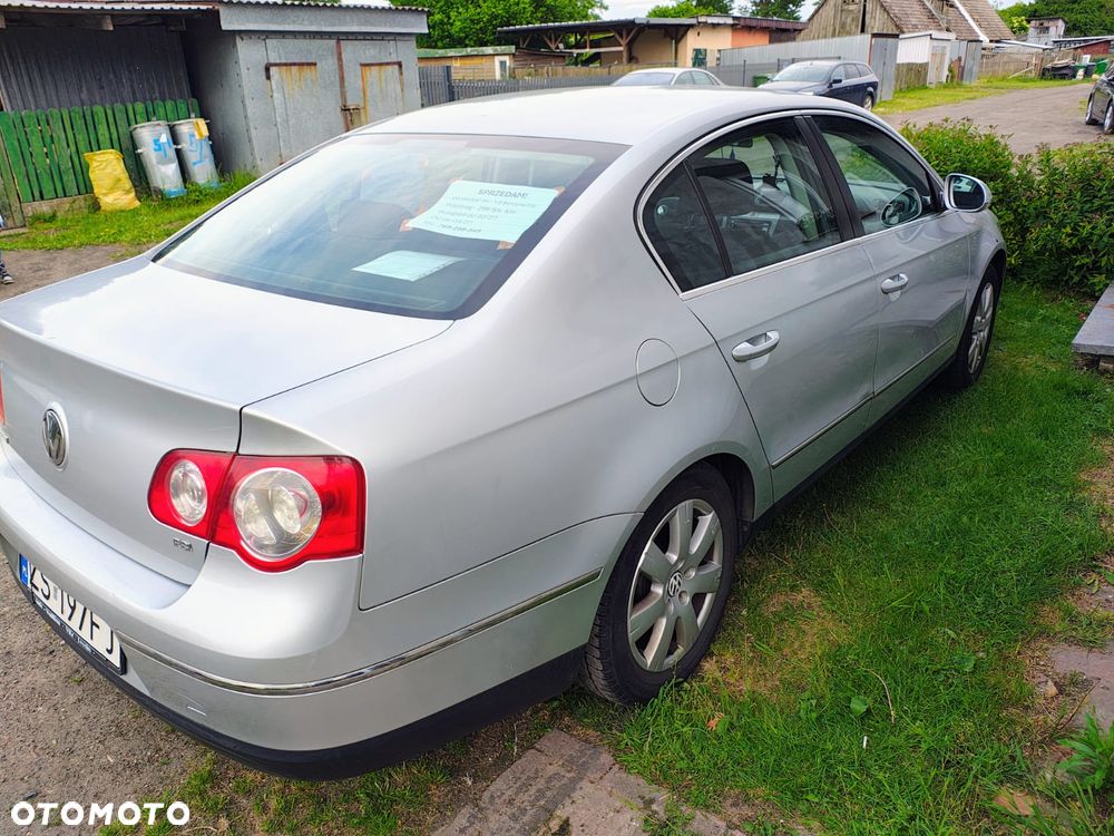 Volkswagen Passat 1.6 FSI Comfortline - 4