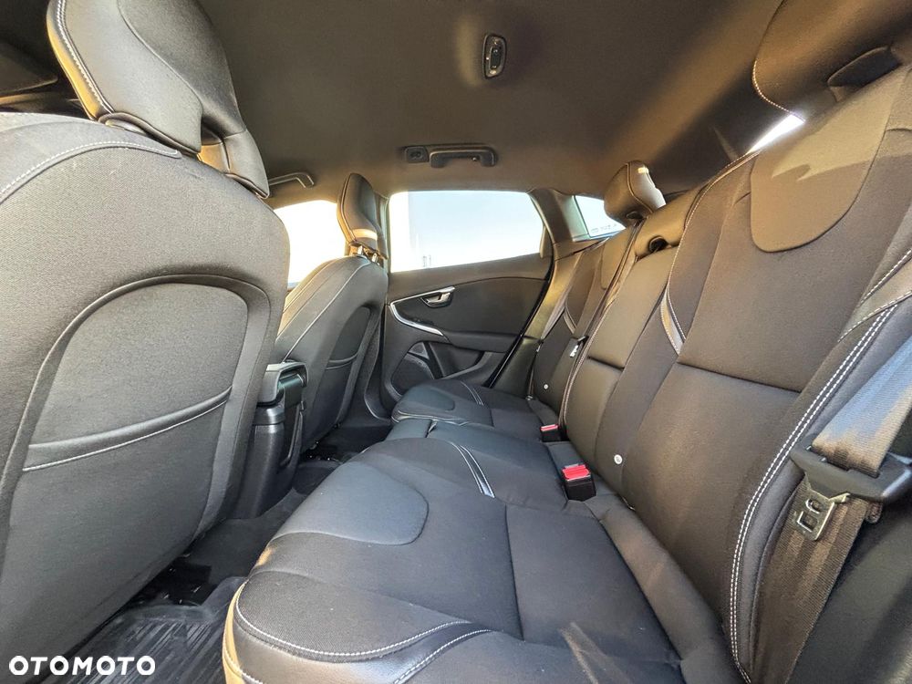 Volvo V40 T3 Drive-E Momentum - 12