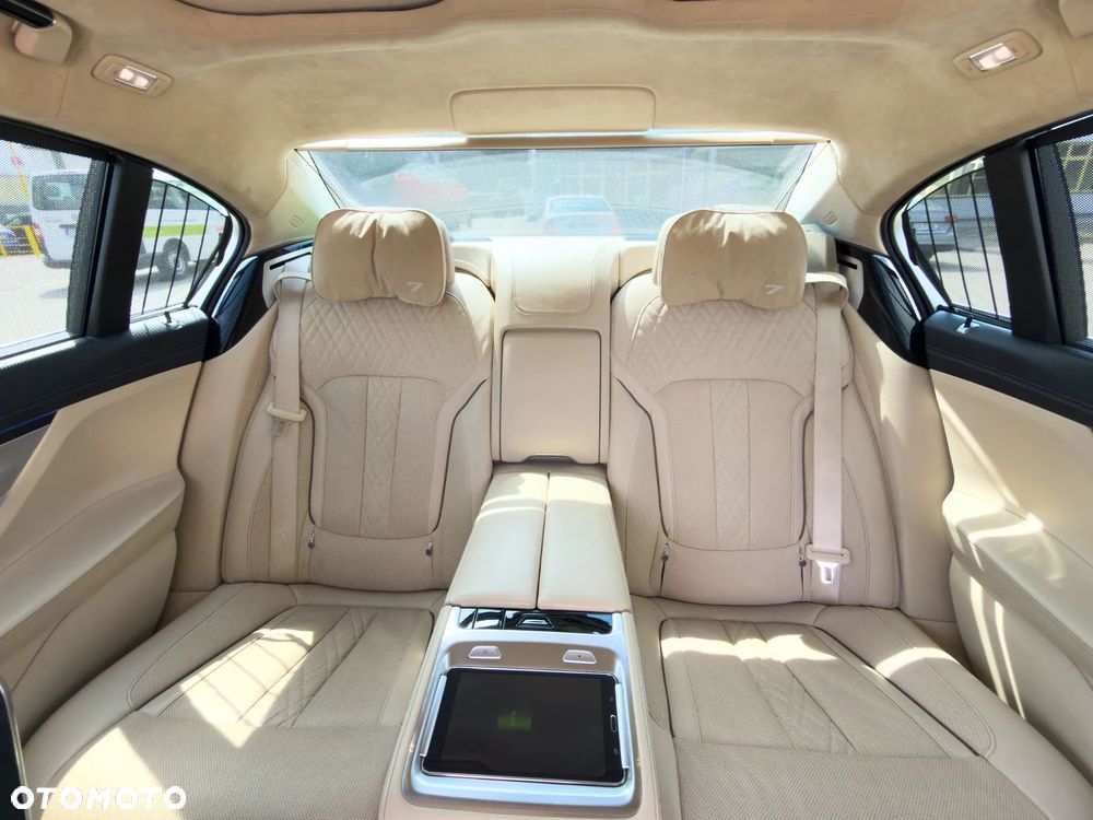 BMW Seria 7 750Li xDrive - 17