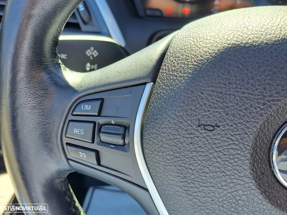 BMW 218 d Cabrio Line Sport Auto - 29