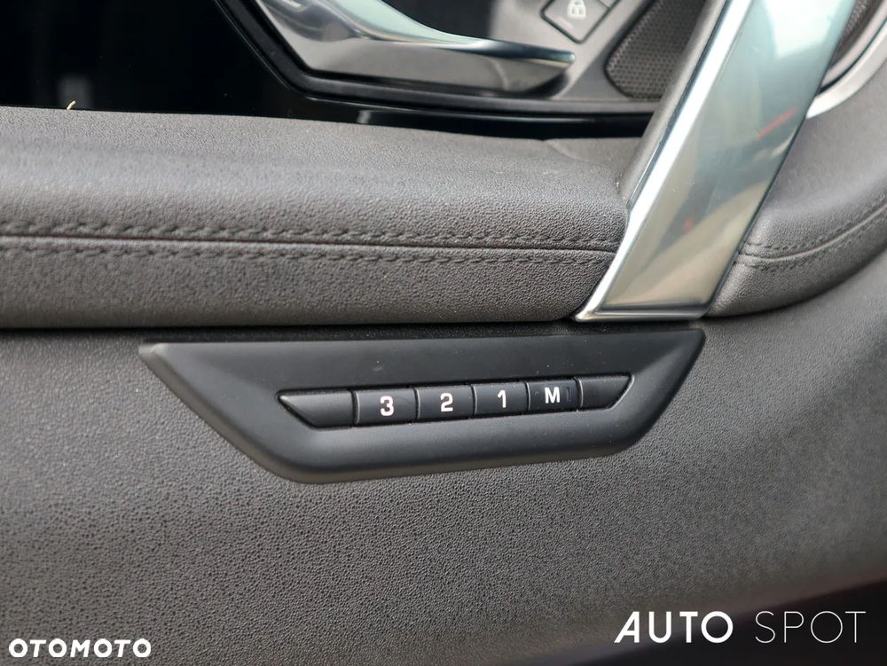 Land Rover Discovery Sport 2.0 D200 mHEV R-Dynamic SE - 11