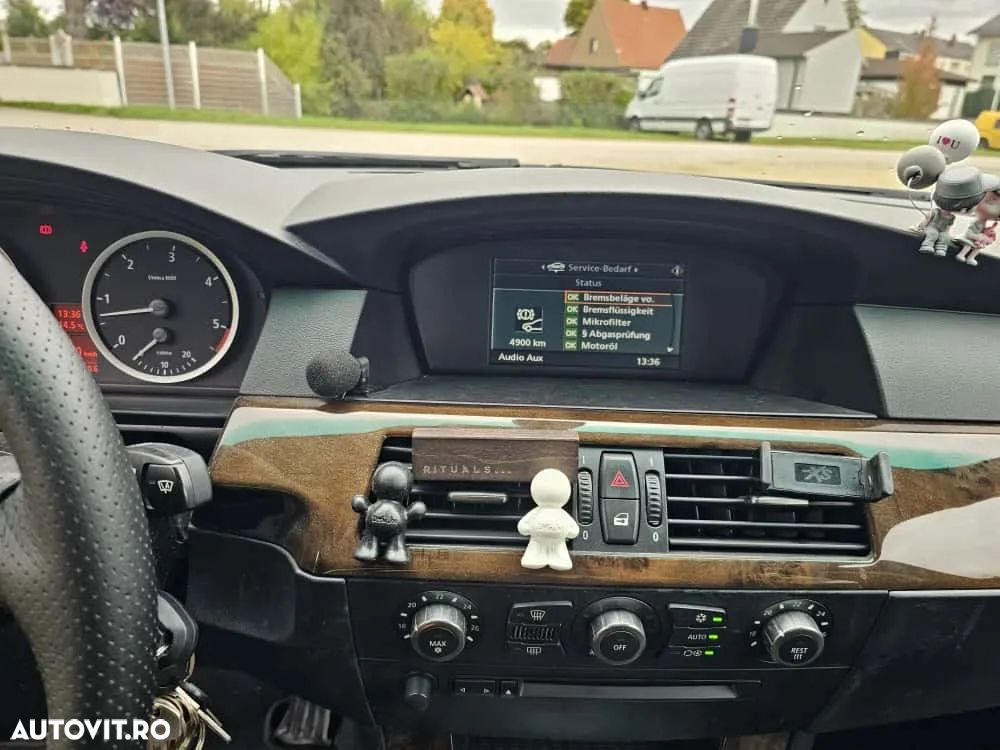 BMW Seria 5 525d Touring - 10