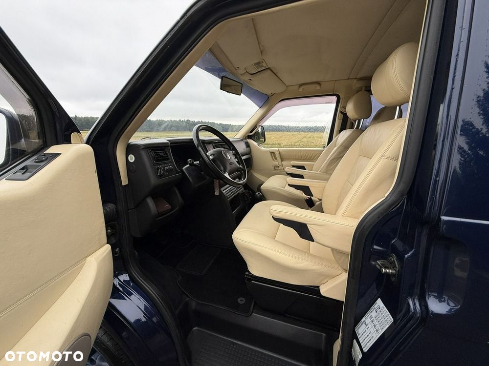 Volkswagen Multivan - 23