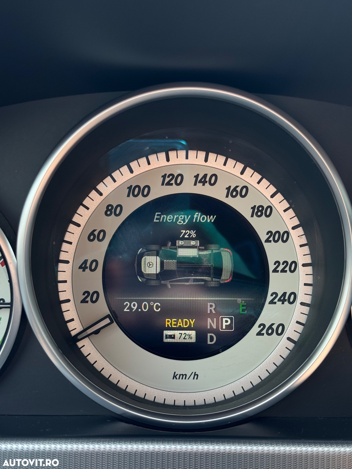 Mercedes-Benz E 300 T BlueTEC HYBRID 7G-TRONIC - 22