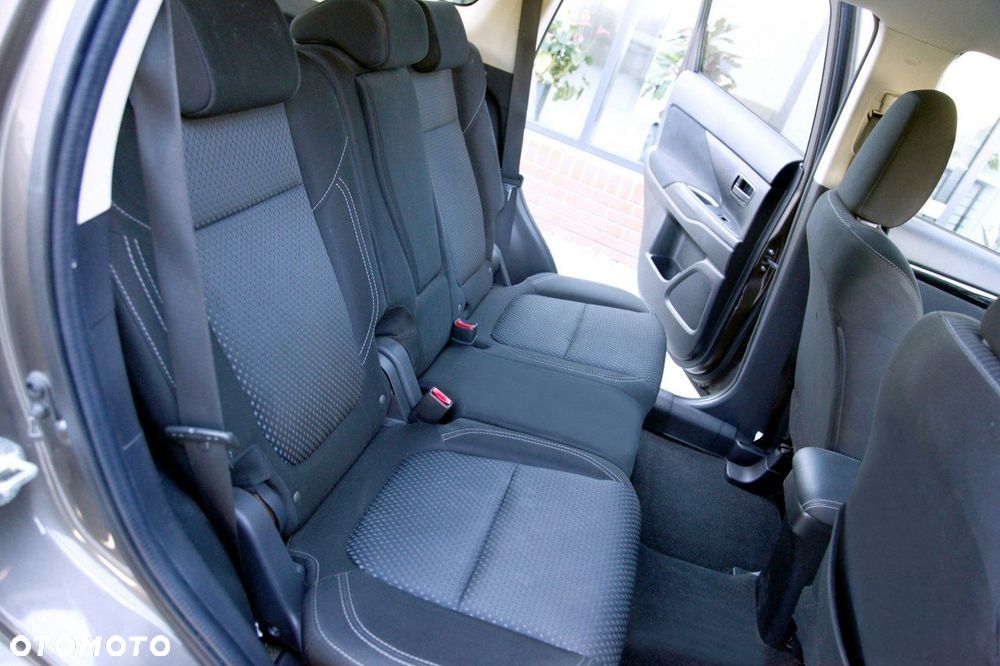 Mitsubishi Outlander - 19