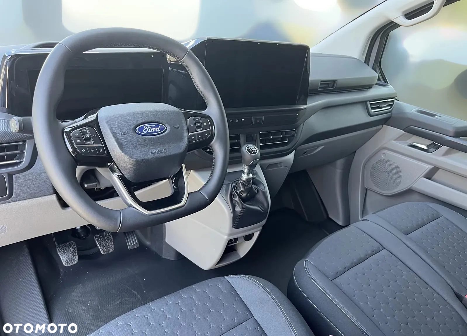 Ford Transit Custom L2 Van 150KM Limited - 10
