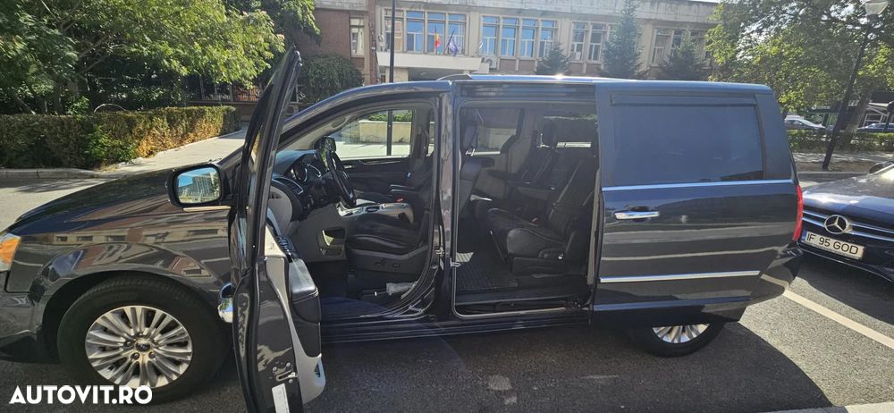 Lancia Voyager - 12