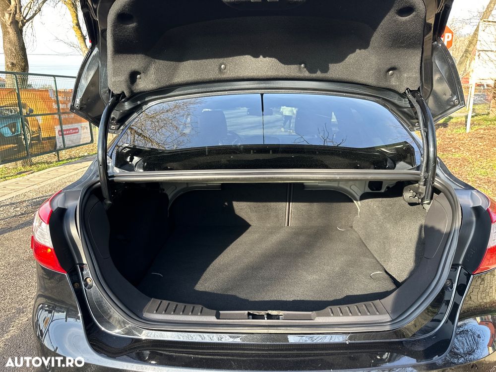 Ford Focus 2.0 TDCI DPF Titanium - 12