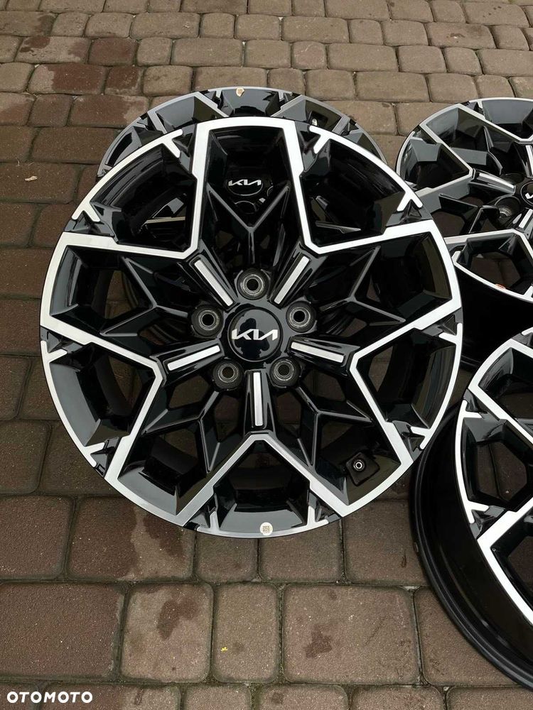 Oryginalne alufelgi Kia 5x114,3 17  CZUJNIKI PROCEED CEED GT BICOLOR