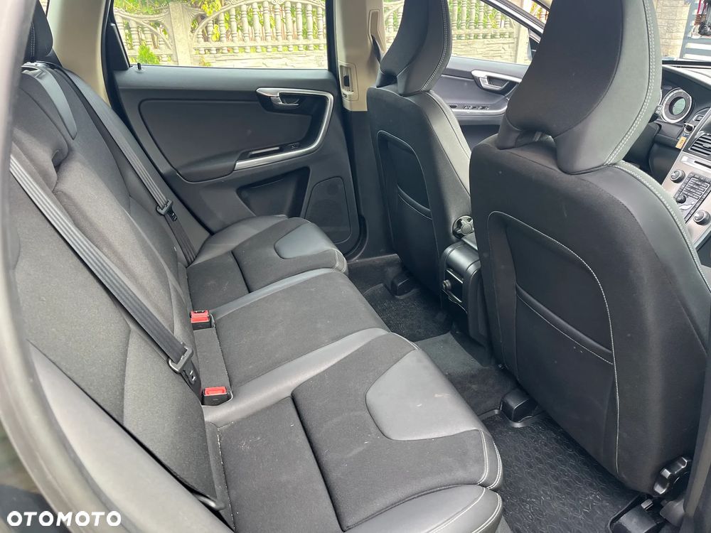 Volvo XC 60 D4 Geartronic Momentum - 11