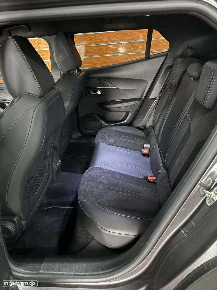 Peugeot 2008 1.2 PureTech GT EAT8 - 12
