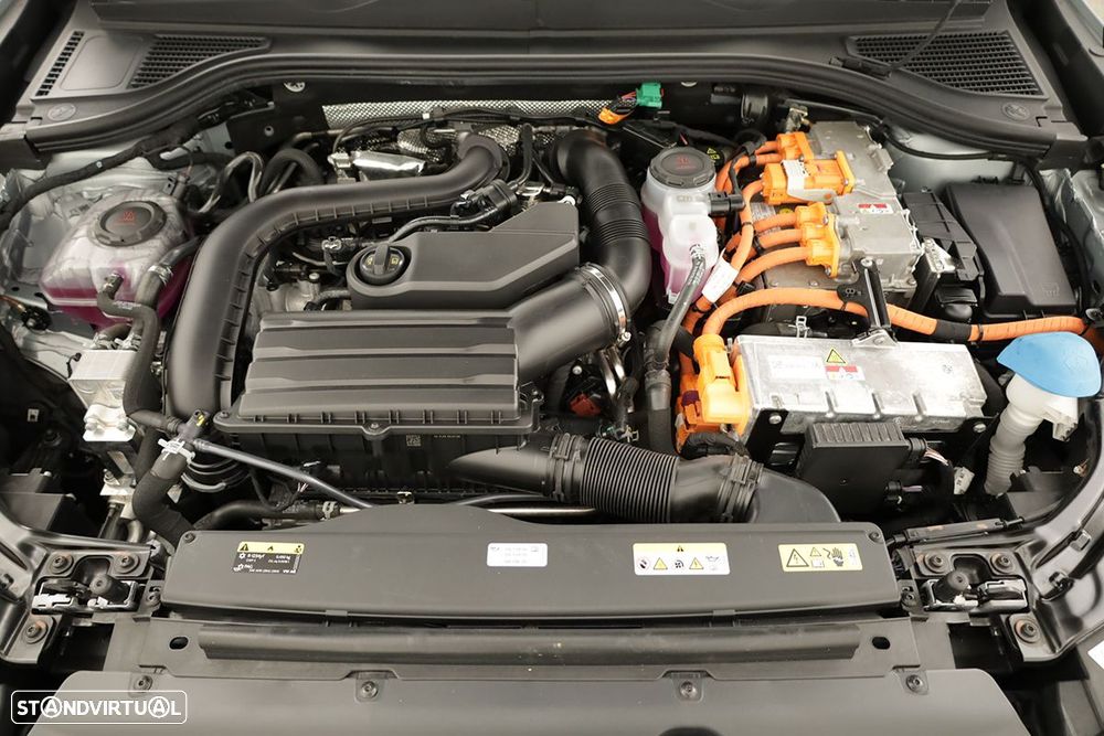 VW Passat Variant 1.5 TSI eHybrid DSG - 24