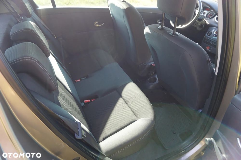 Renault Clio 1.2 16V 75 Expression - 34
