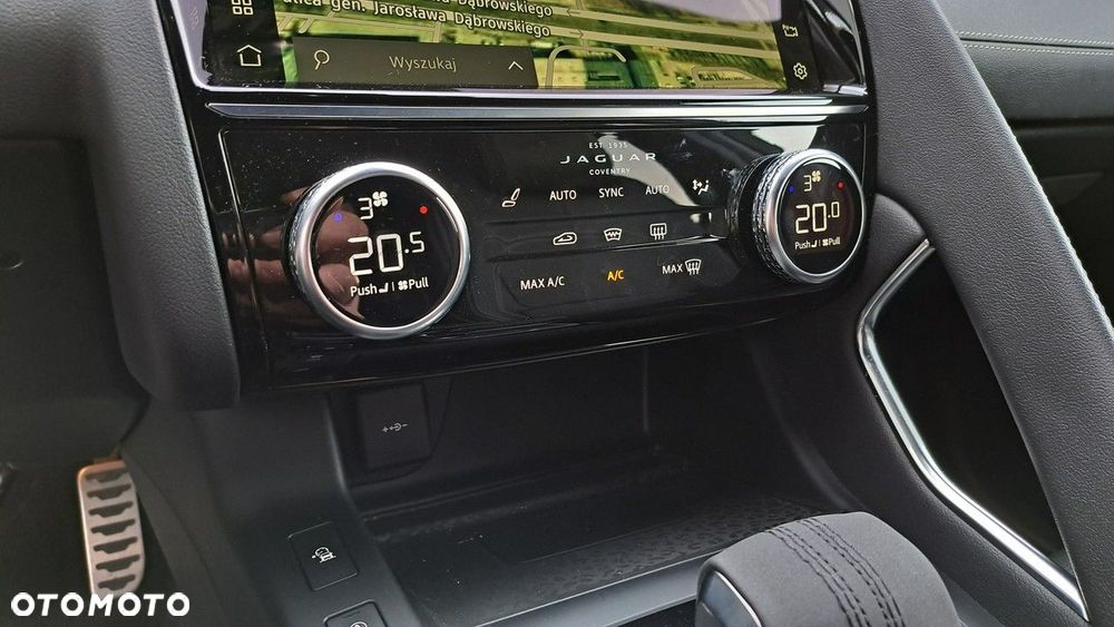 Jaguar E-Pace - 33