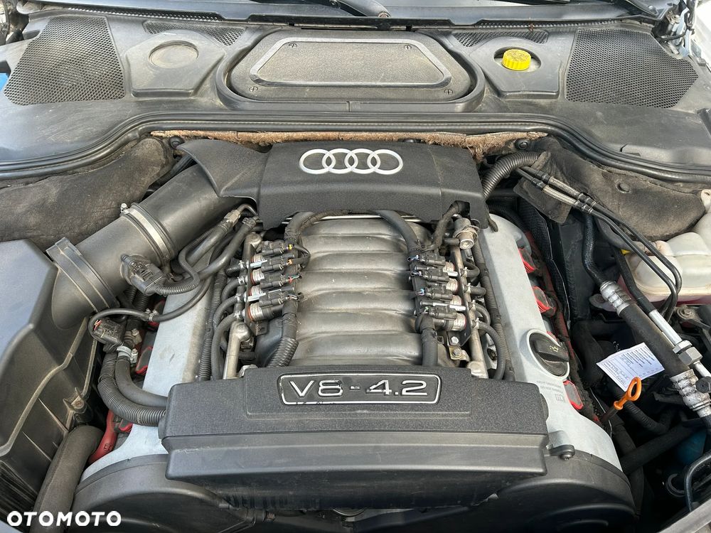 Audi A8 4.2 Quattro - 8