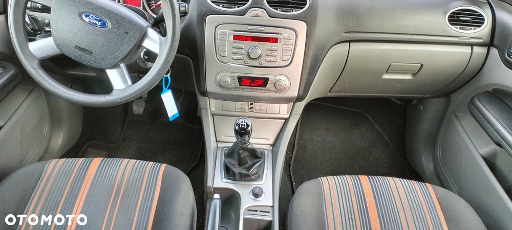 Ford Focus 1.6 16V Trend - 36