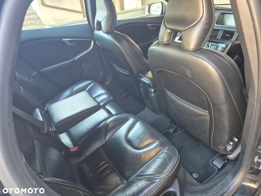 Volvo V40 D2 R Design - 17