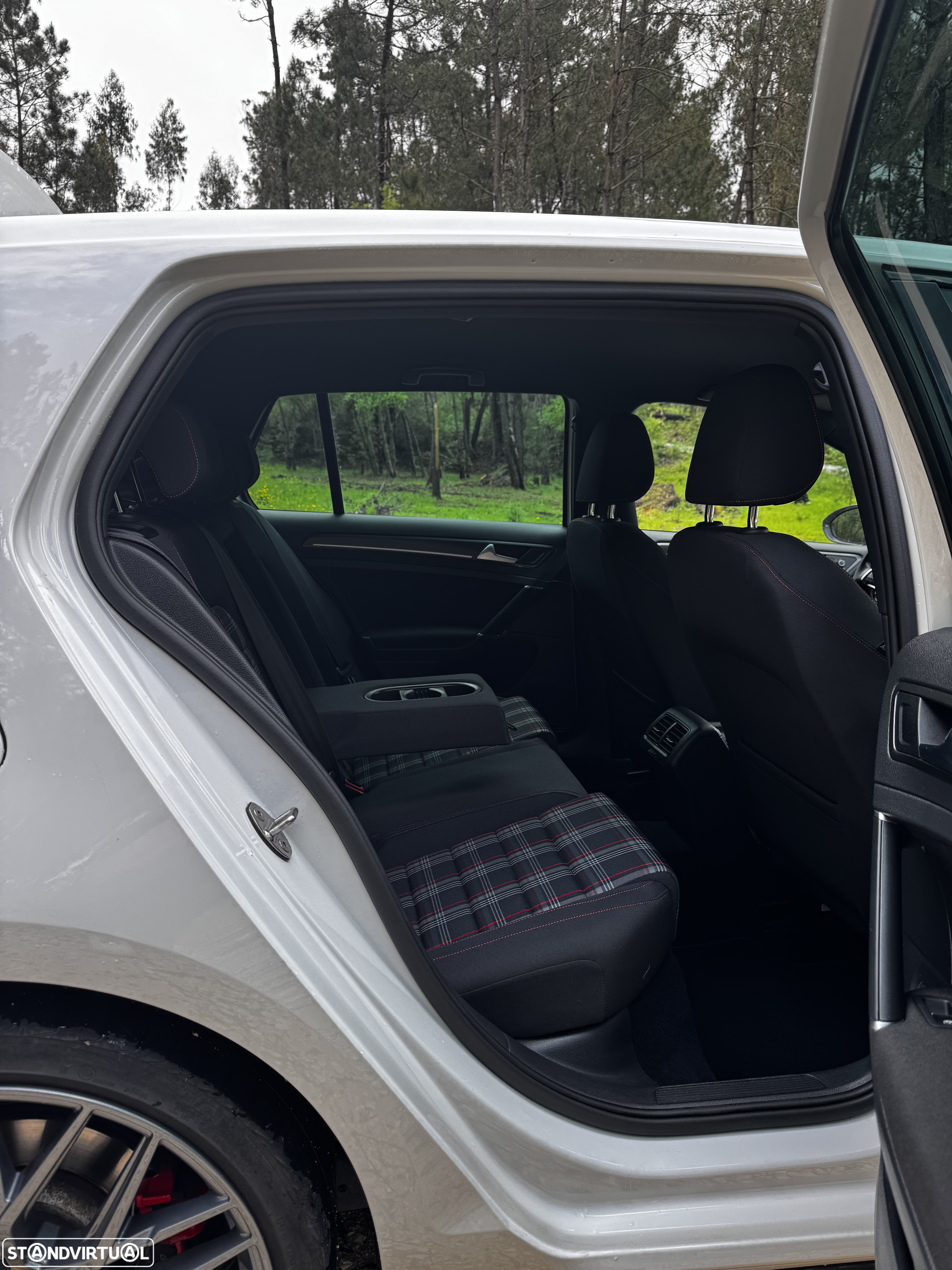 VW Golf 2.0 TSI GTI DSG Performance - 11