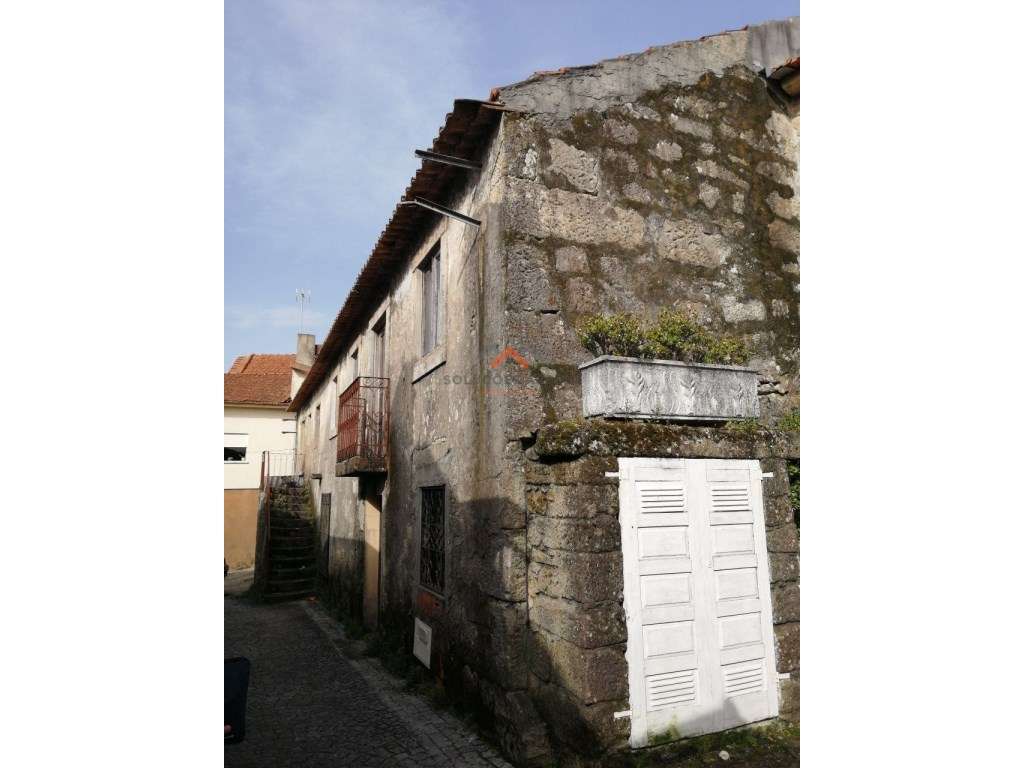 Moradia T4 com Espaço Comercial - Grande imagem: 2/49