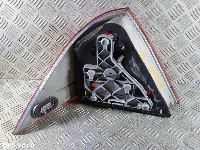 LAMPA PRAWA TYLNA MERCEDES-BENZ W203 - 2