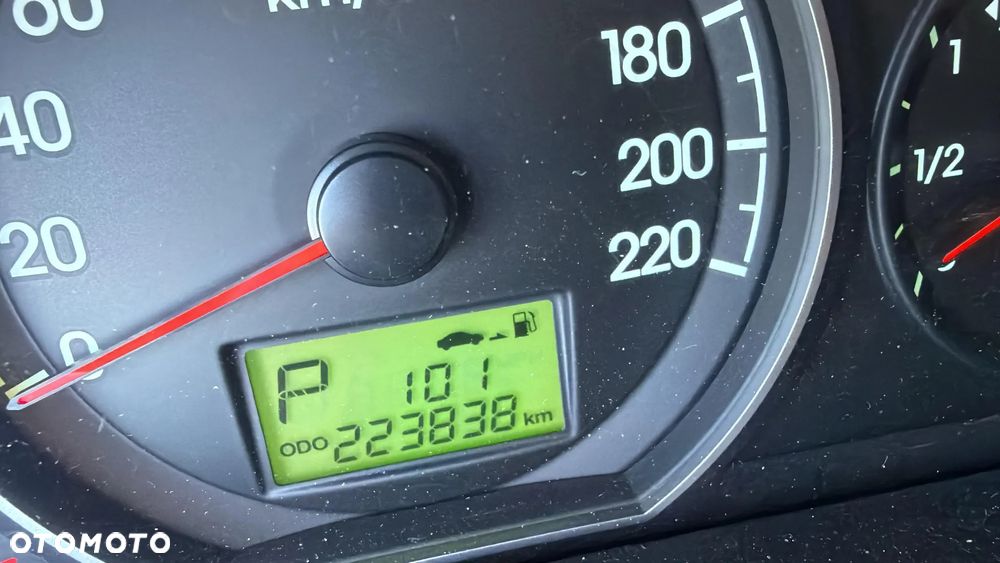 Hyundai H-1 Starex - 15