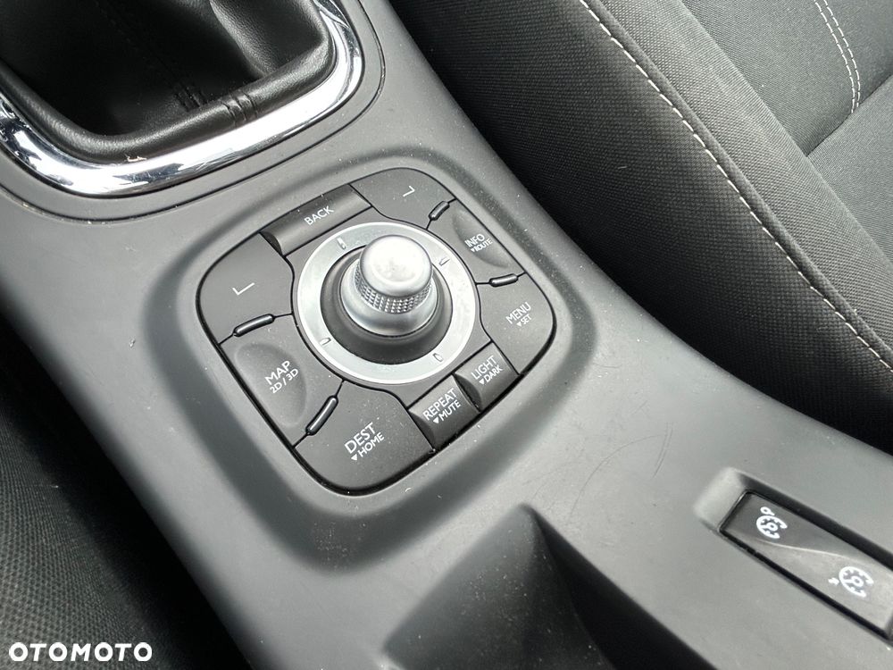 Renault Megane ENERGY TCe 130 LIMITED - 8