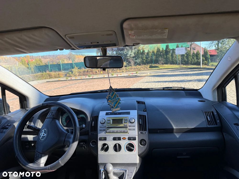 Toyota Corolla Verso 2.0 D-4D - 11