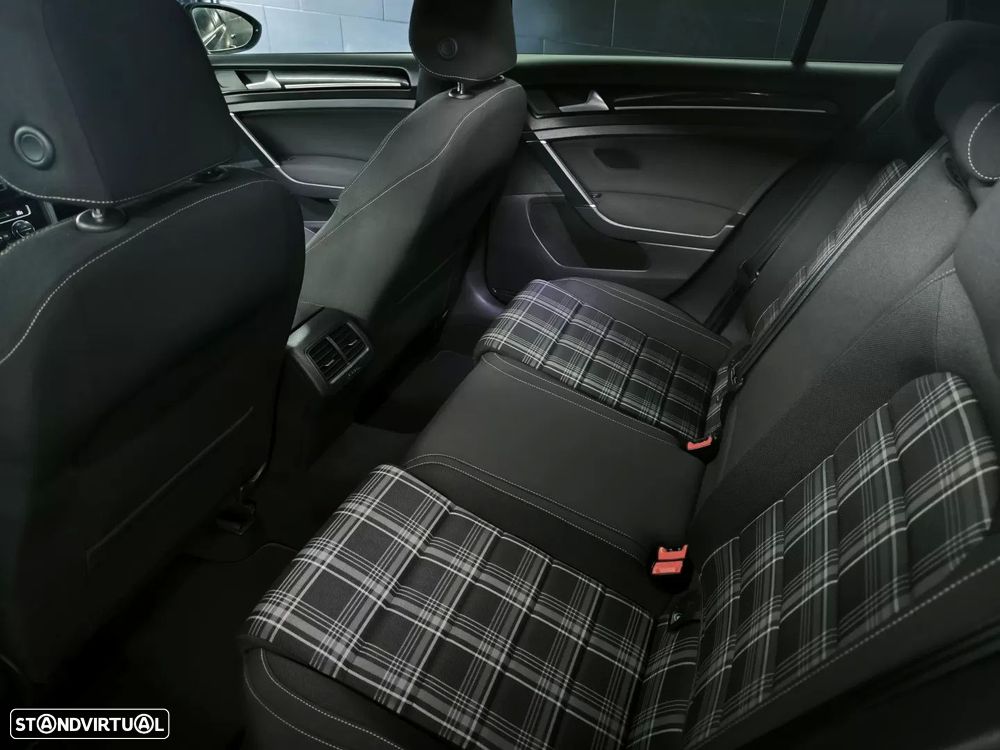 VW Golf 2.0 TDI GTD DSG - 25