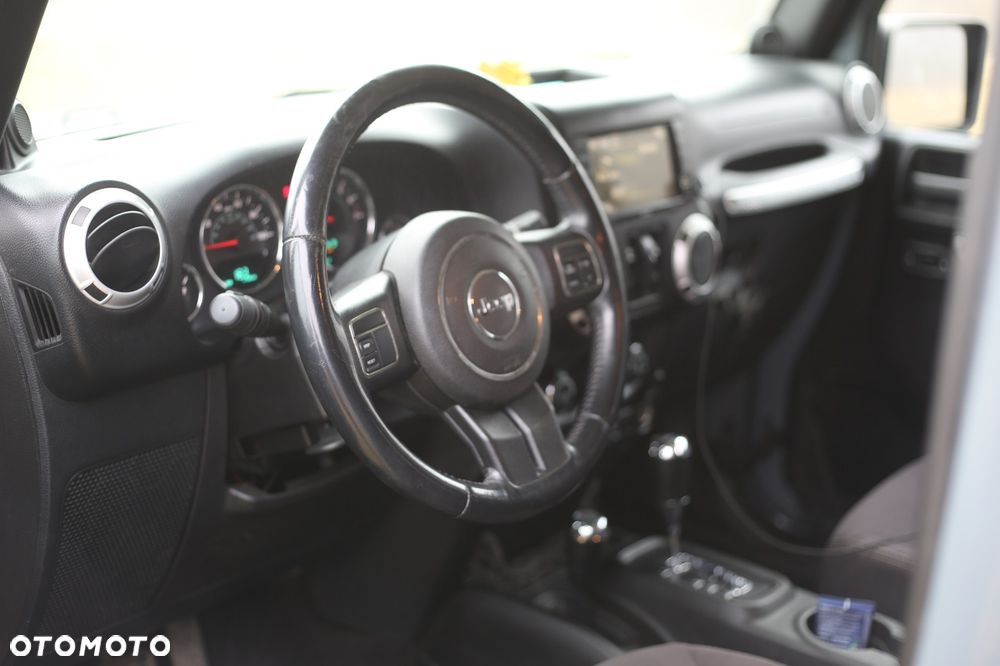 Jeep Wrangler - 11