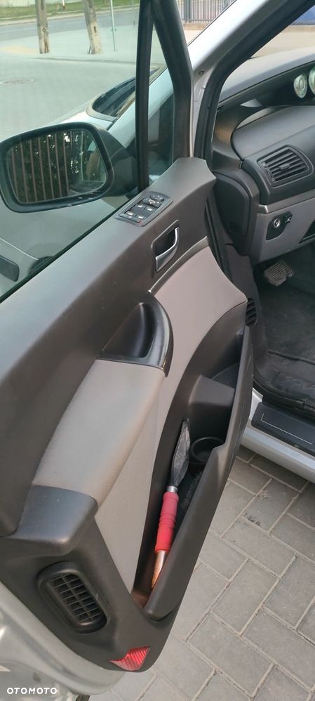 Peugeot 807 V6 205 Platinum Pullmann - 19