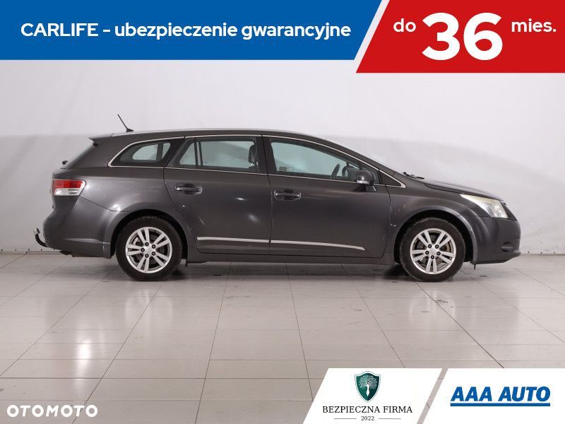 Toyota Avensis - 8