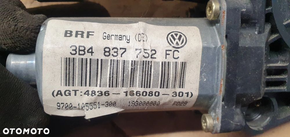 Silniczek szyby prawy przód VW Passat B5 3B4837752FC - 4