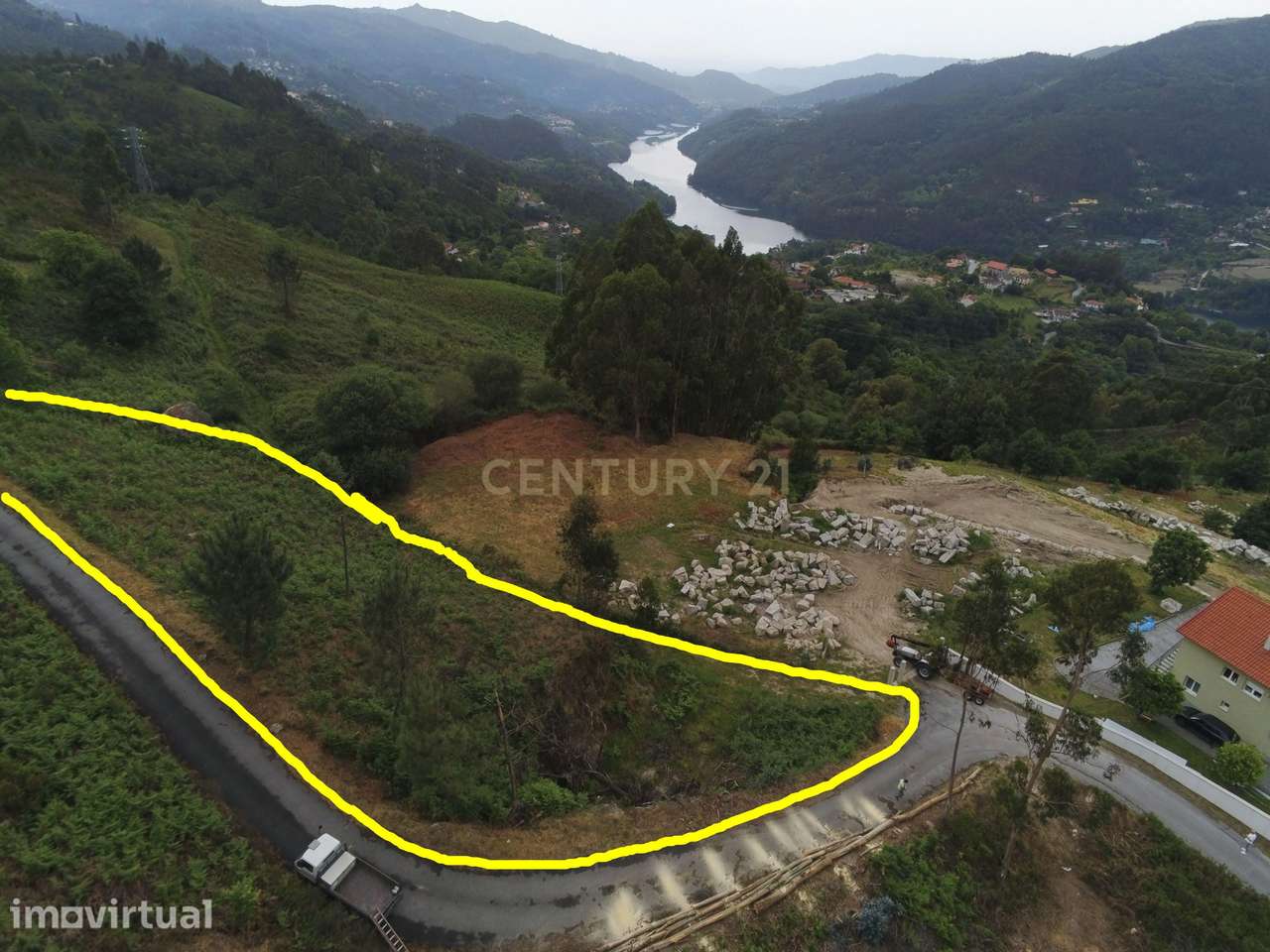 Terreno Único com 2.500 m² e Vistas Deslumbrantes sobre o Rio – Gerês - Grande imagem: 3/18