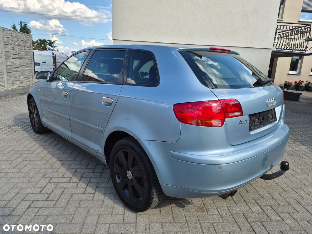 Audi A3 Sportback 2.0 FSI Ambiente - 3