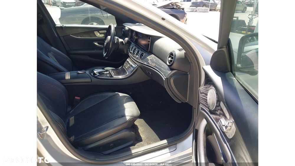 Mercedes-Benz Klasa E 300 9G-TRONIC - 9