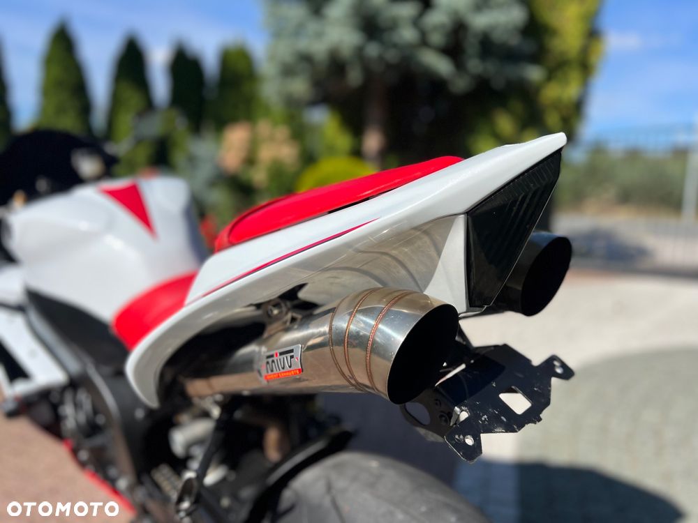 Yamaha R1 - 17