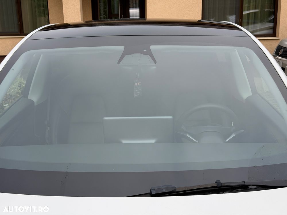Tesla Model Y Performance Dual Motor AWD - 16