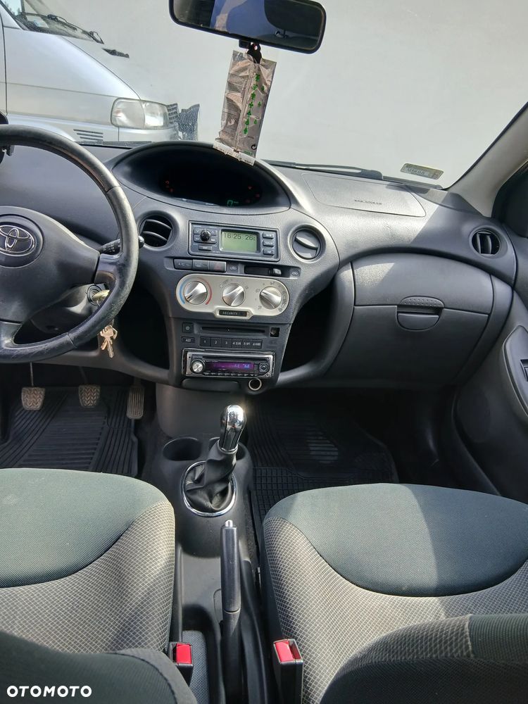 Toyota Yaris 1.4 D-4D Base - 3