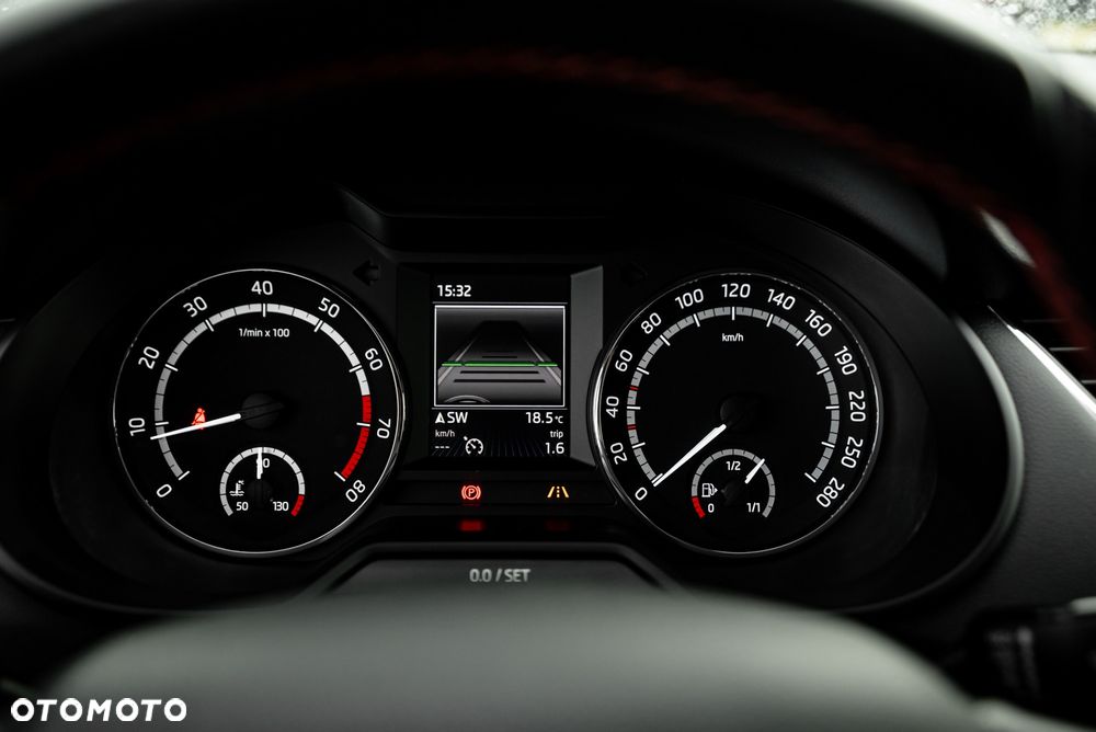 Skoda Octavia 2.0 TSI RS - 33