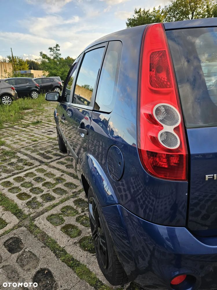 Ford Fiesta 1.4 Ambiente - 11