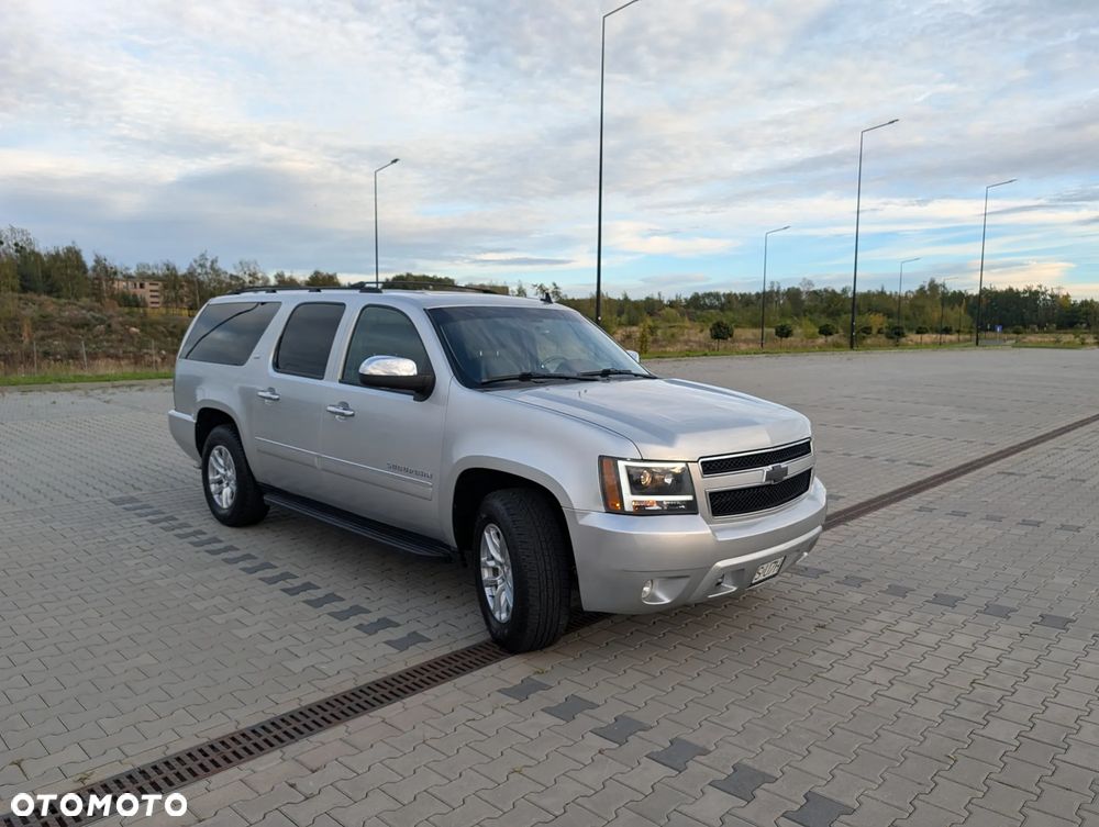 Chevrolet Suburban - 13